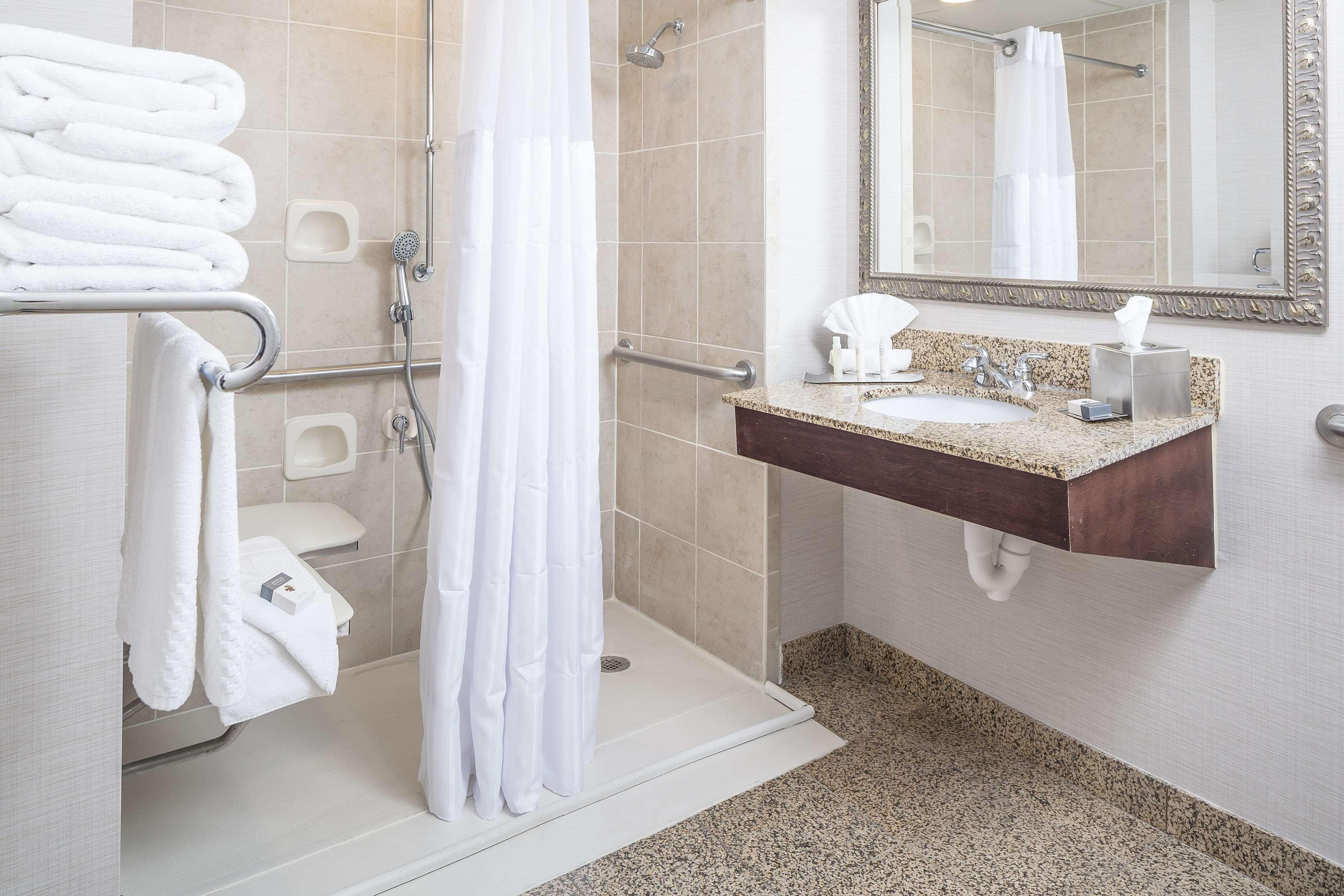 Doubletree By Hilton Boston-Milford Hotell Eksteriør bilde
