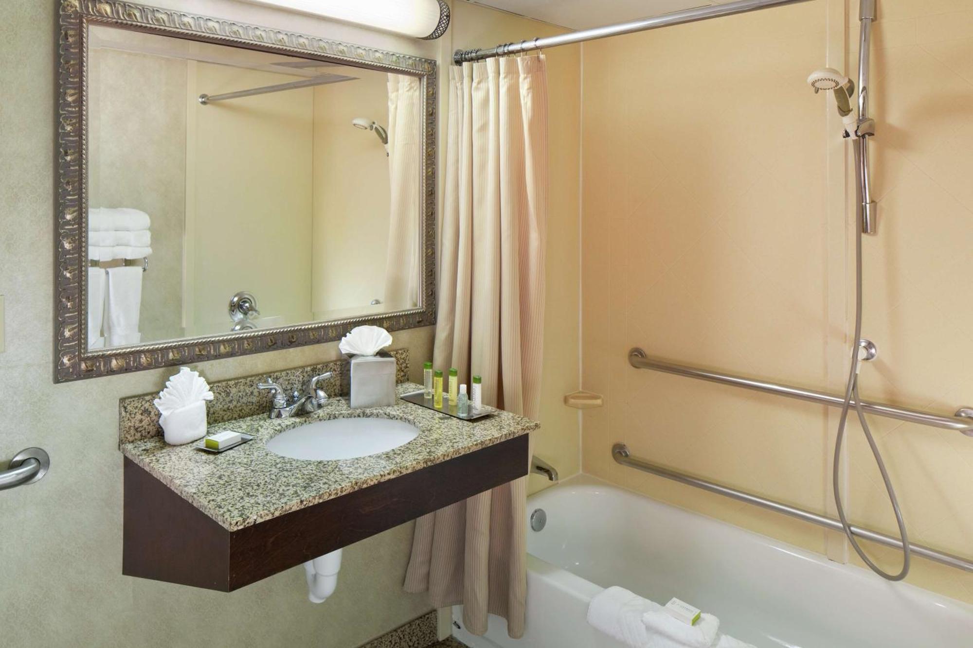 Doubletree By Hilton Boston-Milford Hotell Eksteriør bilde